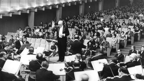  Dirigent Ernest Bour BG mit hr-Sinfonieorchester