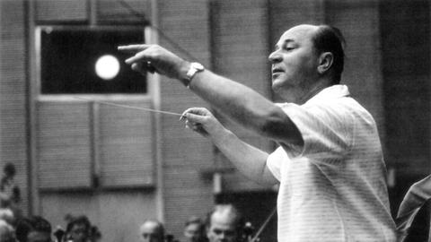 Otto Matzerath bei der Probe im Großen Sendesaal des Hessischen Rundfunks, 1956. 