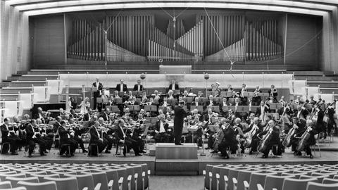 Mazerath mit Orchester im Sendesaal